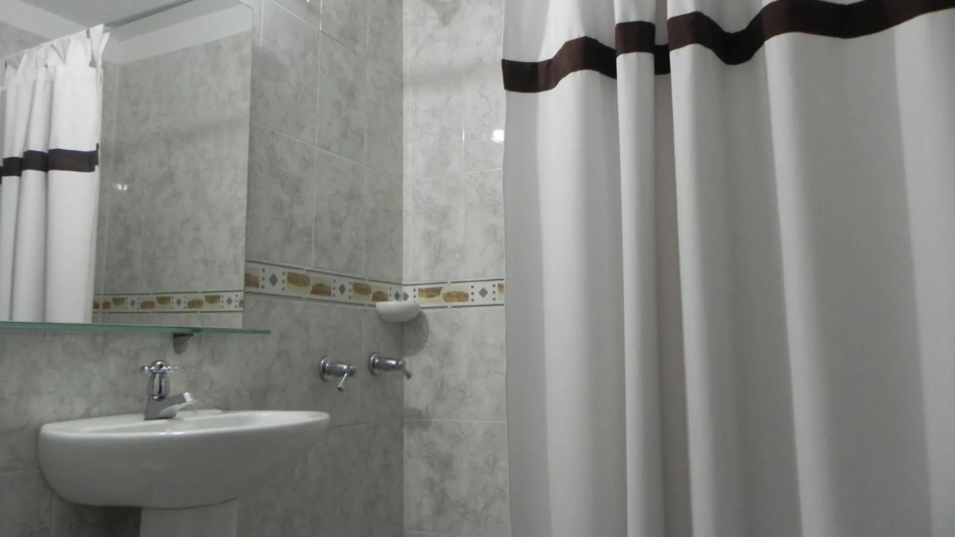 Hostal Tamarindo Inn contacts
